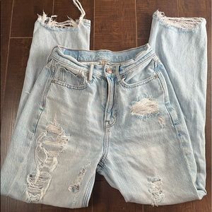 American eagle light washed ripped high wasted 00 mom jeans